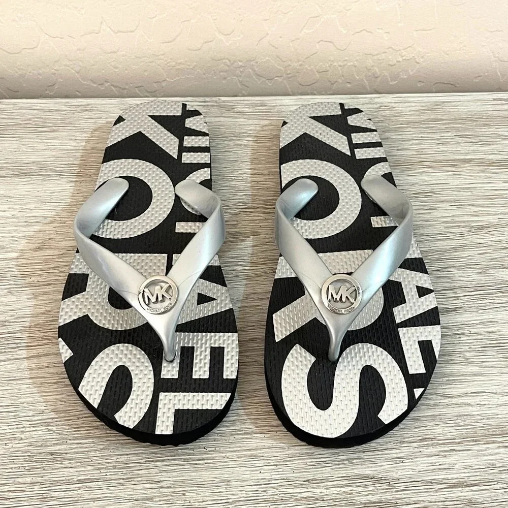 New Michael Kors Flip Flops Sandals Thong Silver Black MK Logo Size 6